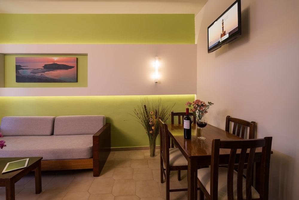Oscar Suites & Village Agia Marina Eksteriør bilde