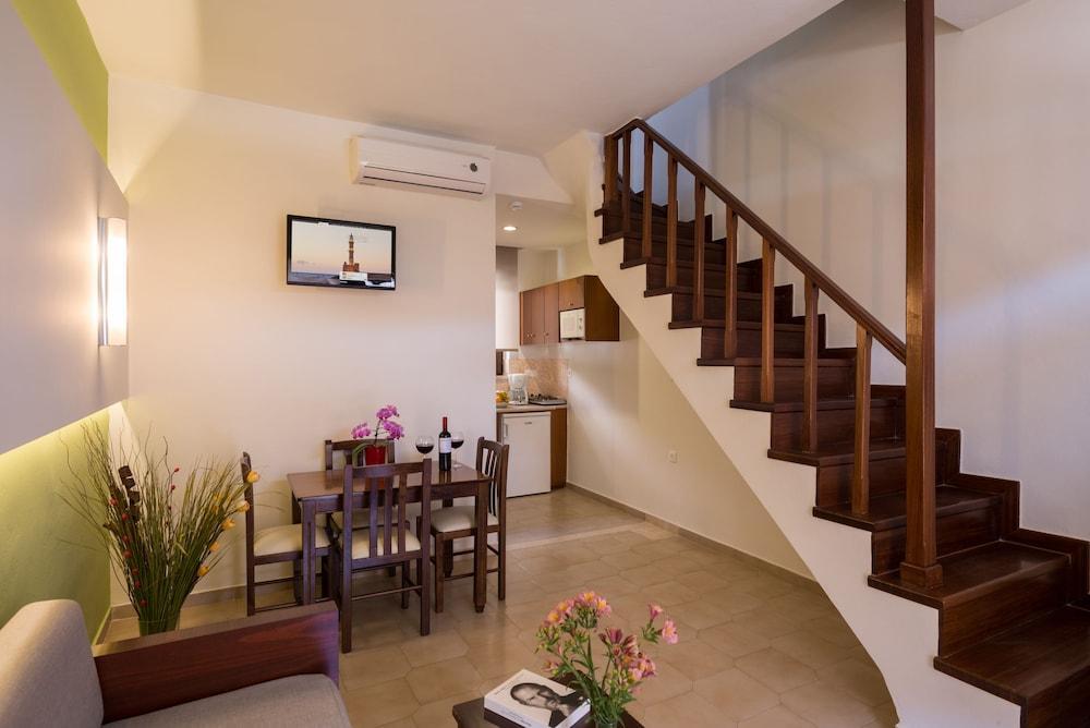 Oscar Suites & Village Agia Marina Eksteriør bilde